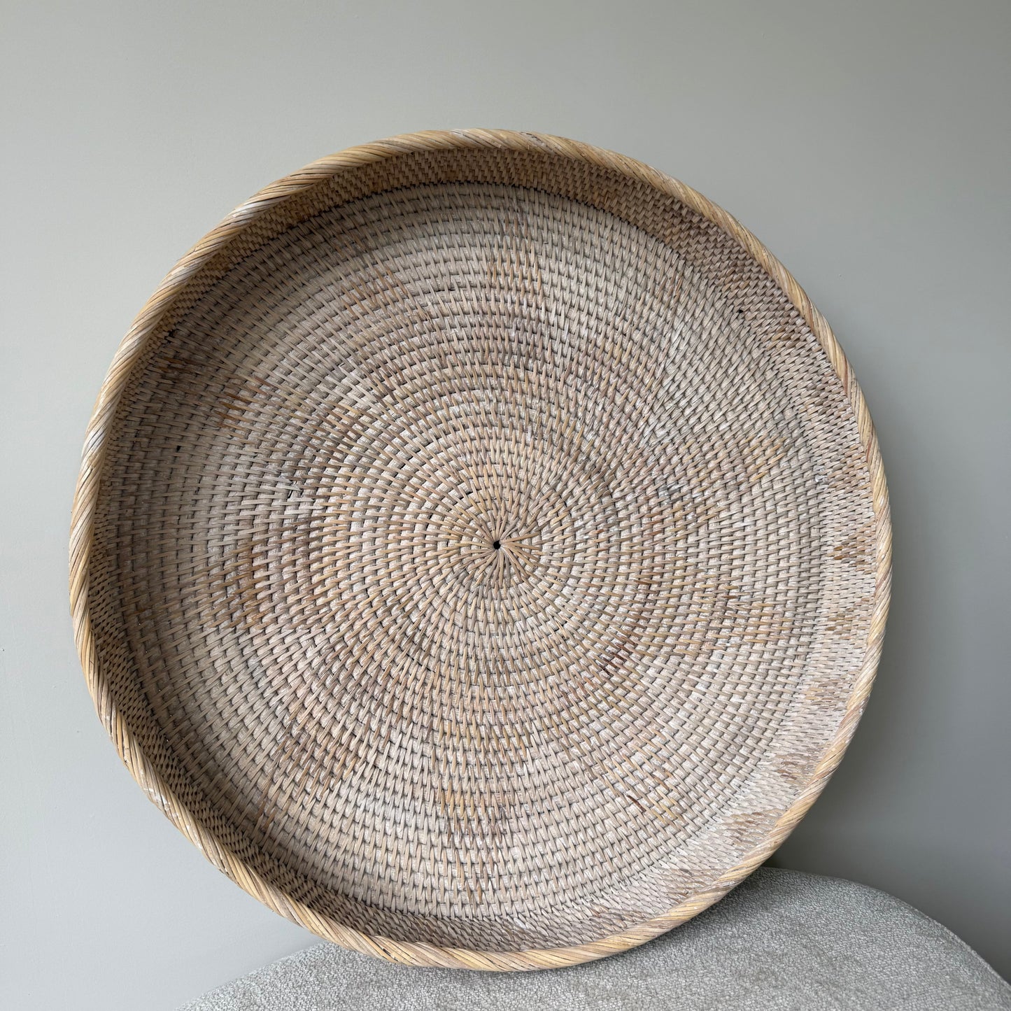 Rotan dienblad Whitewash 50cm