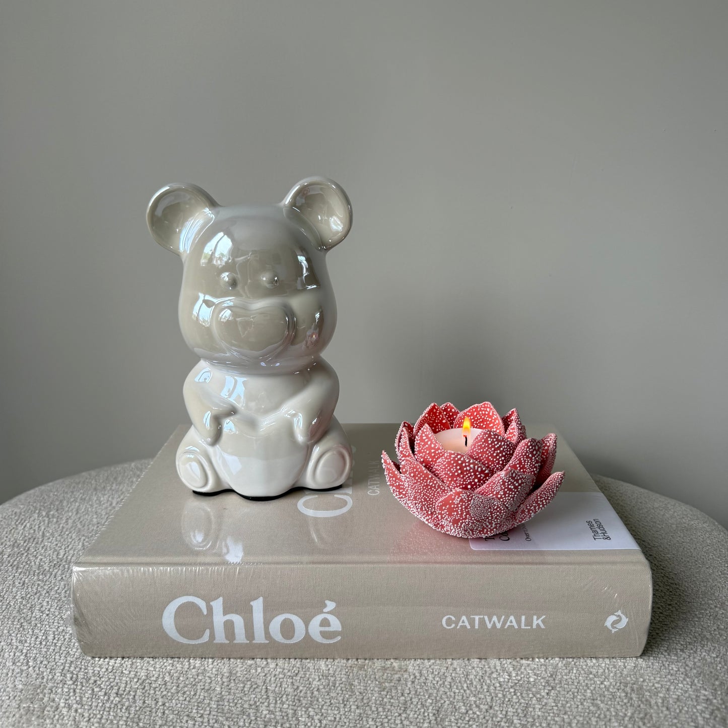 Roze porseleinen waxinelichthouder Florina van Light & Living, afmetingen 9x9x7 cm, sfeervolle kaarsenhouder voor interieurdecoratie
