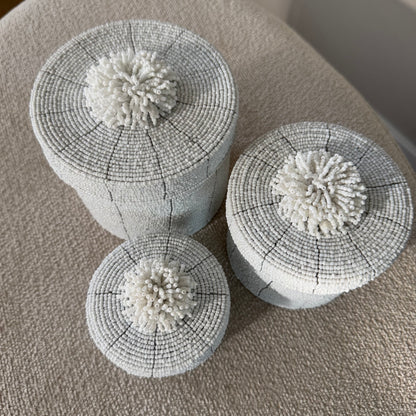 Set van 3 handgemaakte witte kralen mandjes met afneembare deksel, elegant en luxe opbergdoosje van hoogwaardige glaskralen