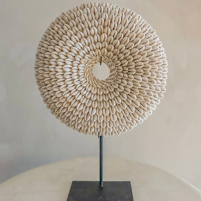 Schelpen Decoratie op Standaard Ø25xH36 cm – Kauri