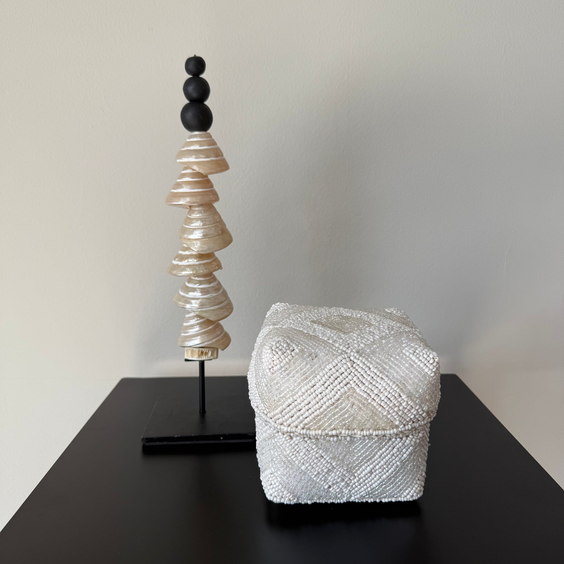 Wit parelmoer offermandje 10x10x10 cm – decoratief en klein cadeau mandje